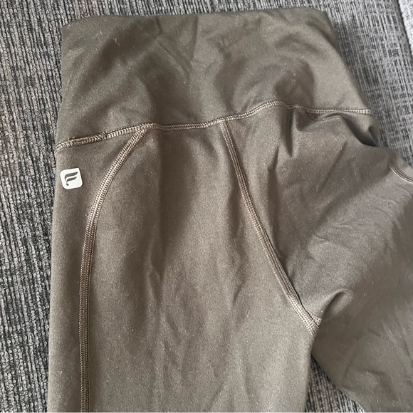Fabletics leggings in army green color - Picture 2 of 2